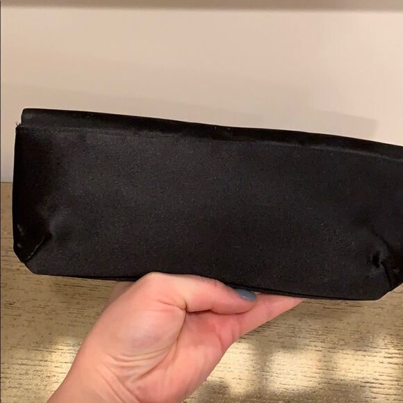 🎉1 hr sale🎉Cache clutch ❤️ - Picture 7 of 7